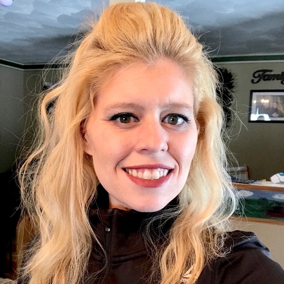 Meet your Posher, Melissa - Picture 1 of 1